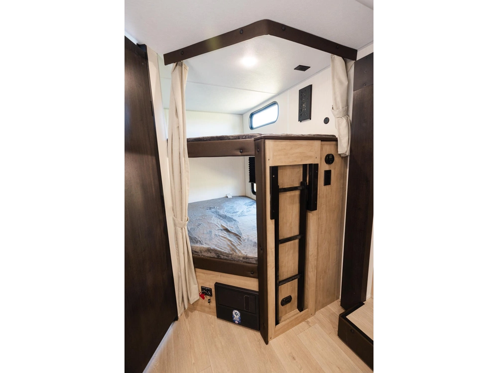 Cherokee 26brb Grey Wolf 2026 alt