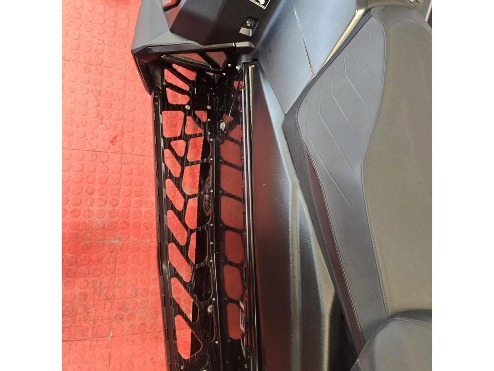 2025 Polaris 650 Indy Adventure 137 alt