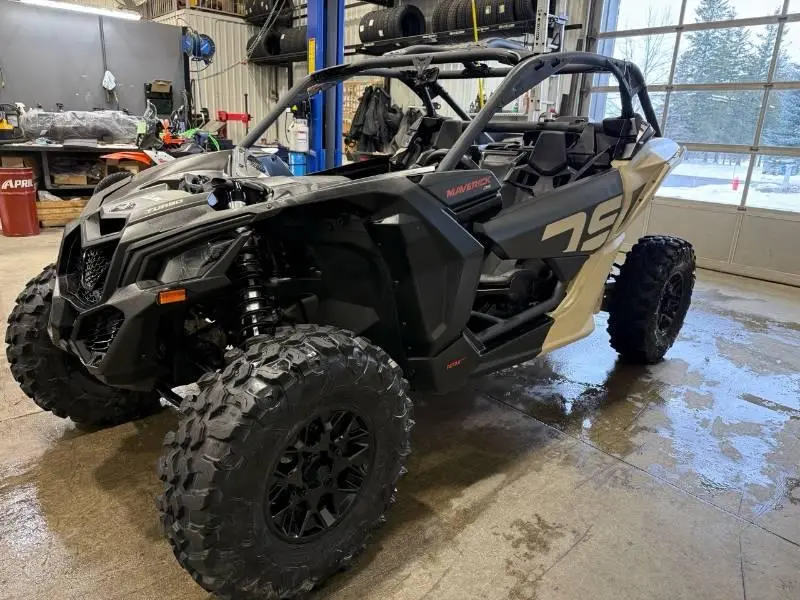 2023 Can-Am Maverick X3 DS TURBO RR thumbnail 2
