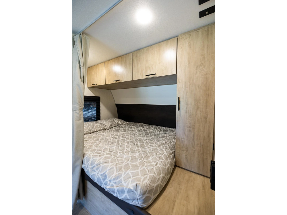 Cherokee 18rr Grey Wolf Cargo 2026 alt