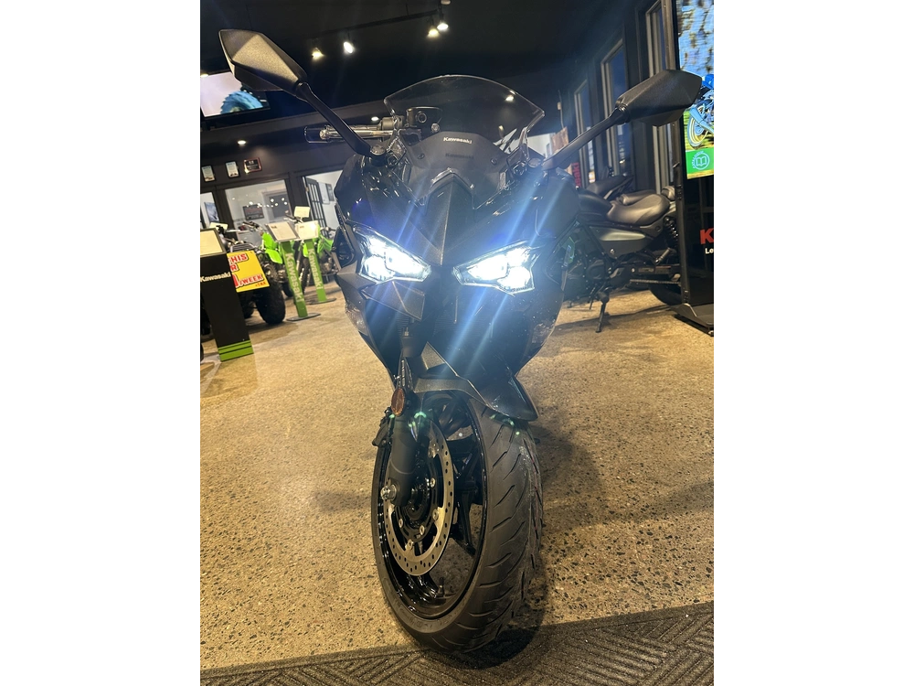 2025 Kawasaki Ninja 500 alt