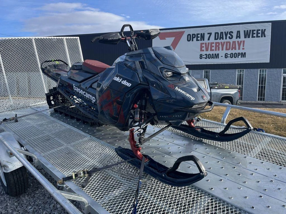 2025 Ski-doo Summit® X® With Expert Package 850 E-tec Turbo R 154 H_alt Powder 3.0_10.25 alt