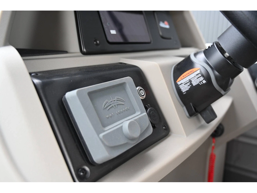 2025 Sun Tracker Party Barge® 22 Xp3 alt