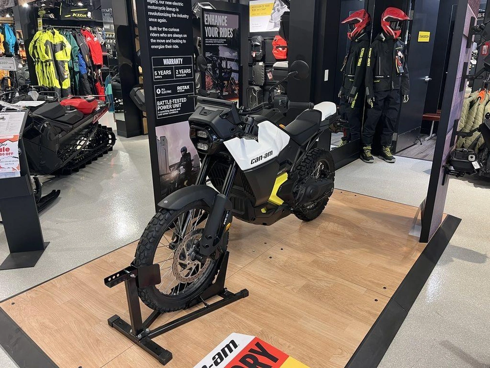 2025 Can-am Origin White alt