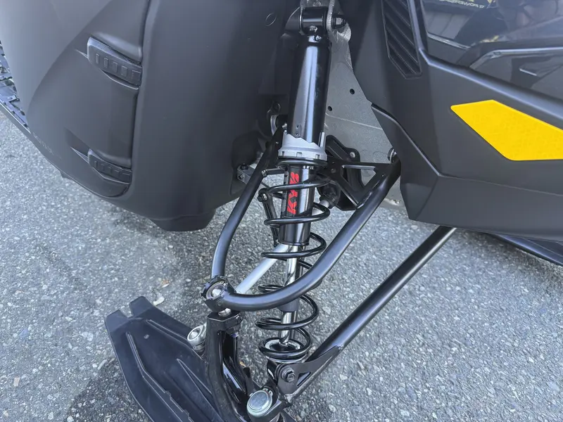 2025 Ski-Doo SUMMIT ADR W/ EDGE PKG 154 600 E-TEC POWDERMAX X-LIGHT FLEXEDGE 2.5" SHOT