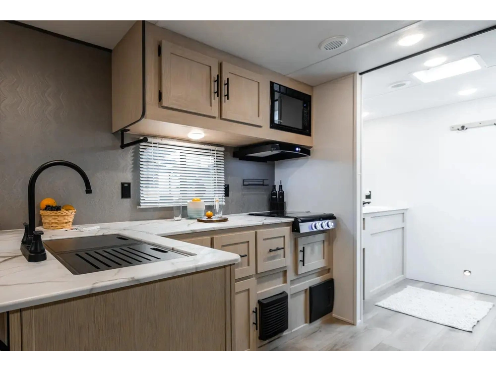 Coachmen Shasta I-5 Edition 525bhs 2026 alt