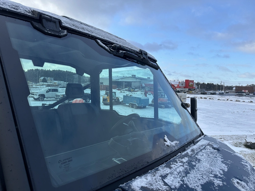 2026 Can-am Defender Xt Cab Hd11 W 10.25 alt