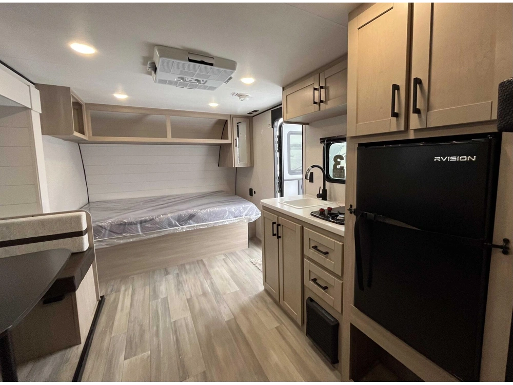 Heartland Prowler 1702dbs 2027 alt