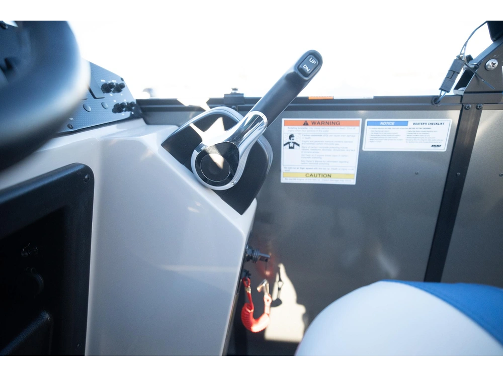 2025 Suncatcher Select 20f alt