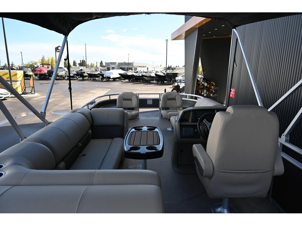 2025 Sun Tracker Fishin Barge 20 alt