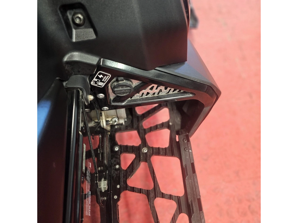 2025 Polaris 650 Indy Adventure 137 alt