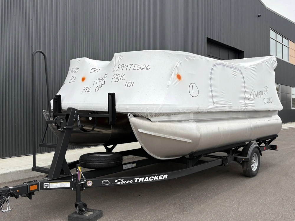 2026 Sun Tracker Party Barge 16 Dlx alt