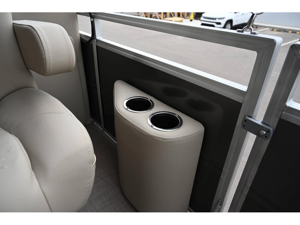 2025 Sun Tracker Party Barge® 22 Xp3 alt