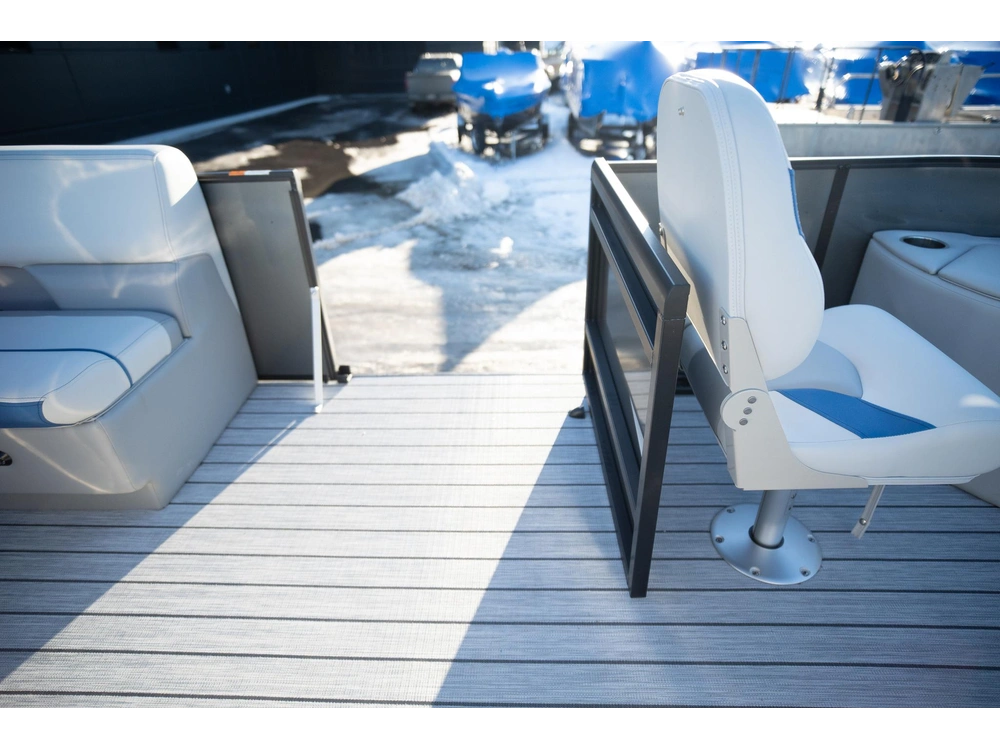 2025 Suncatcher Select 20f alt