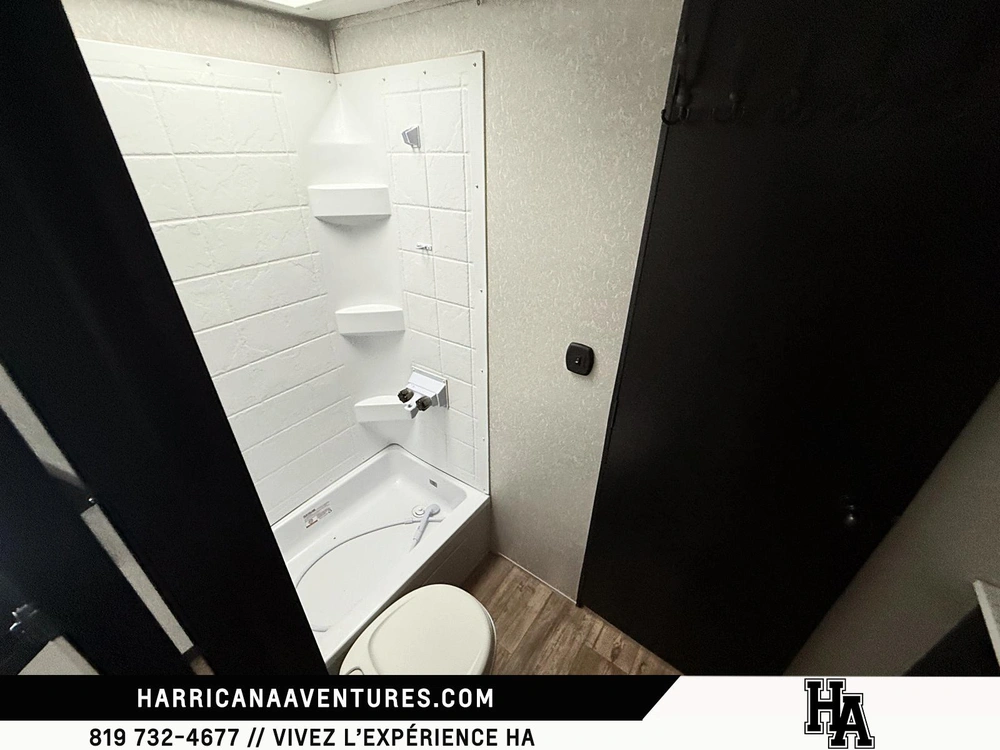 Cherokee 29rr Cargo 2022 alt