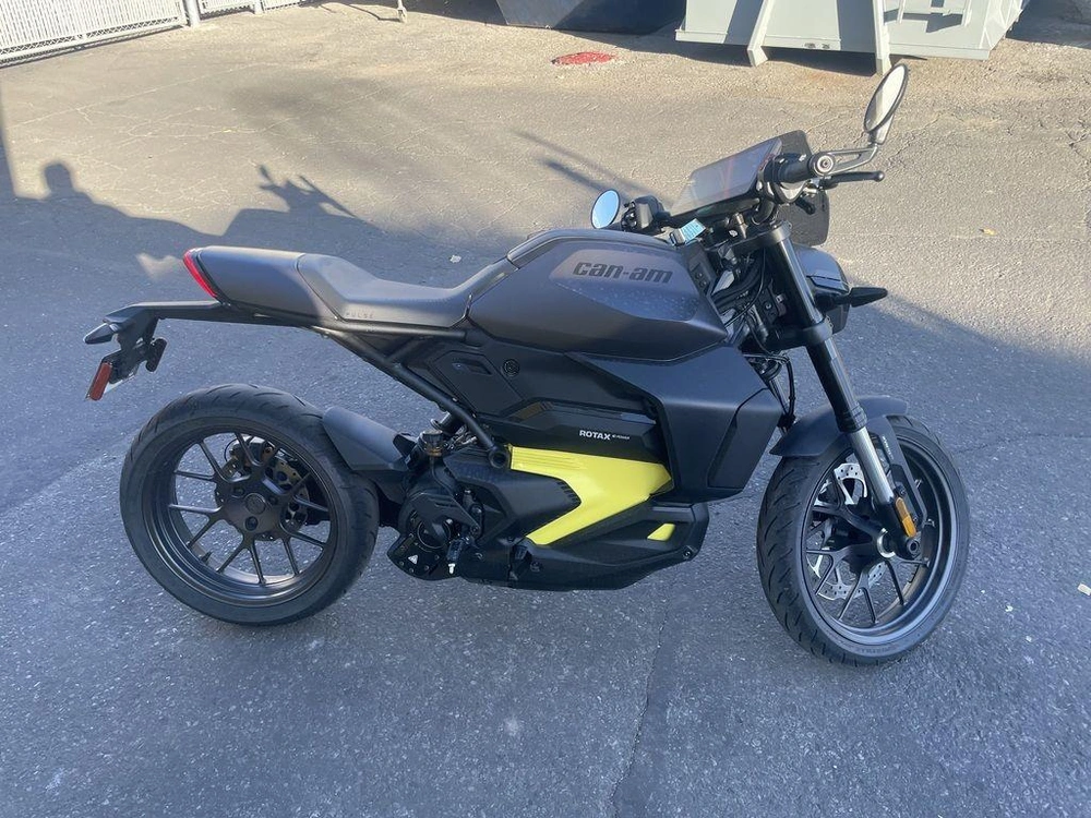 2025 Can-am Pulse Carbon Black alt