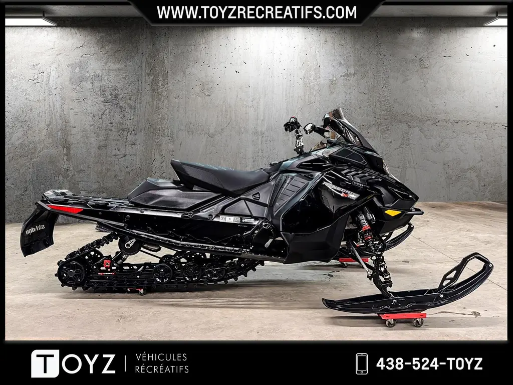 Ski-Doo RENEGADE XRS 850 E-TEC ICE RIPPER XT 2023 - ECRAN 10.25 + SMART SHOX