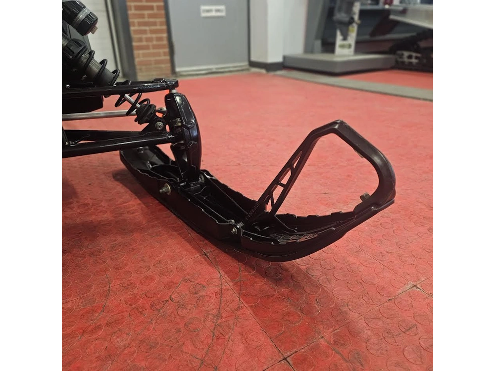 2025 Polaris 650 Indy Adventure 137 alt