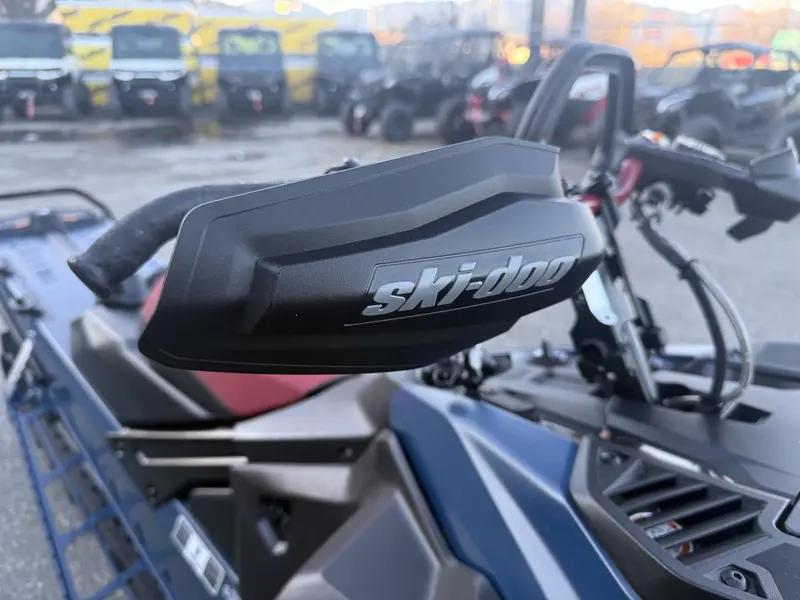2025 Ski-Doo SUMMIT X 165" TURBO - DEMO
