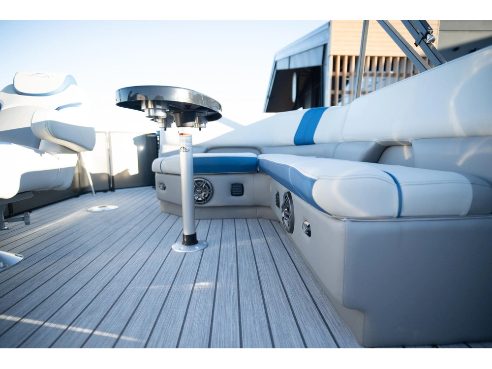 2025 Suncatcher Select 20f alt