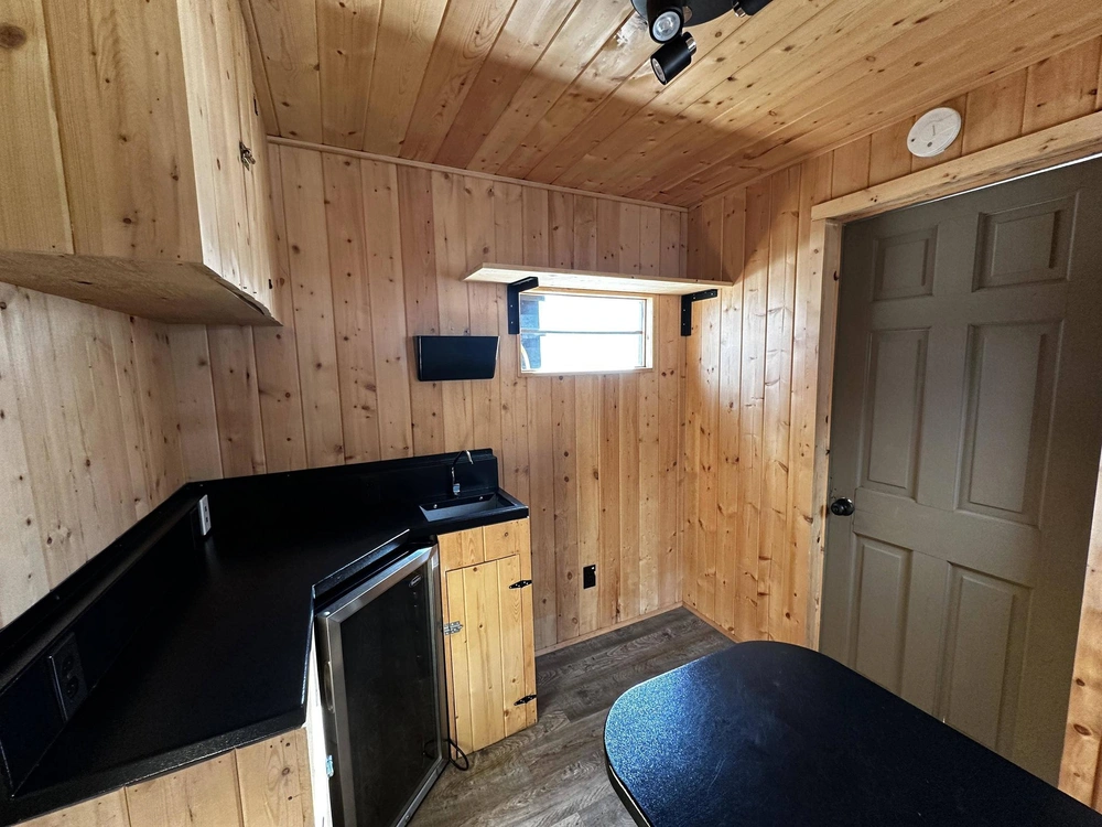 2016 Custom Cabin alt