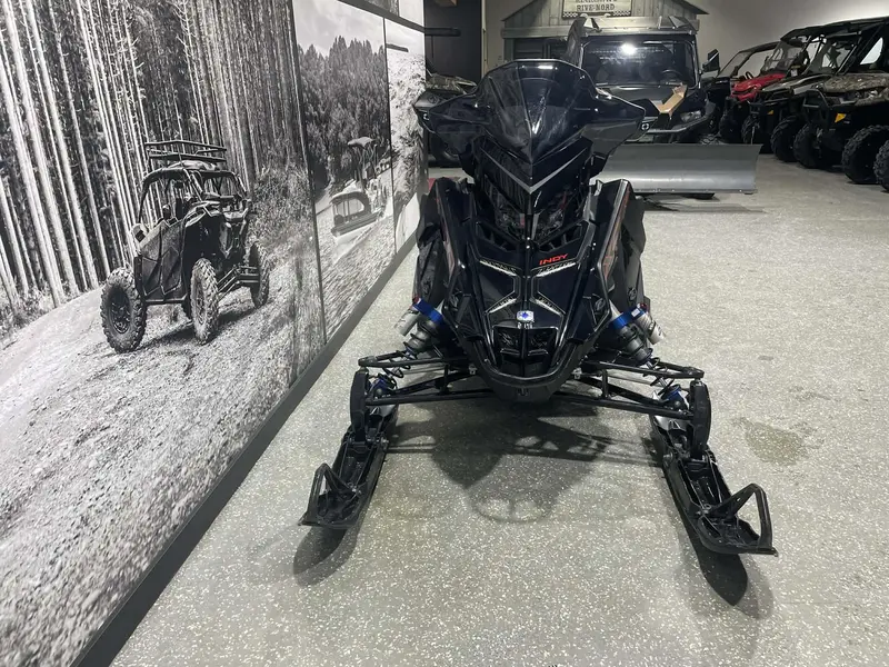2023 Polaris INDY 850 XCR MATRYX 136 **DOSSIER PASSAGER!!**