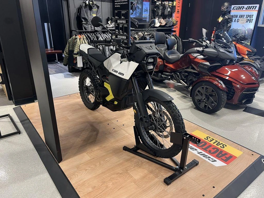 2025 Can-am Origin White alt