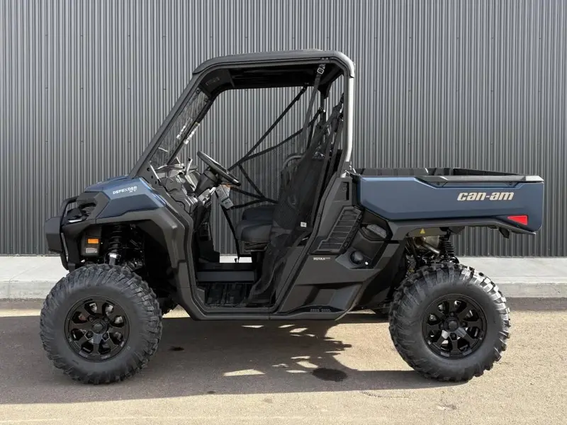 2026 Can-Am Defender XT HD11 8CTB thumbnail 2