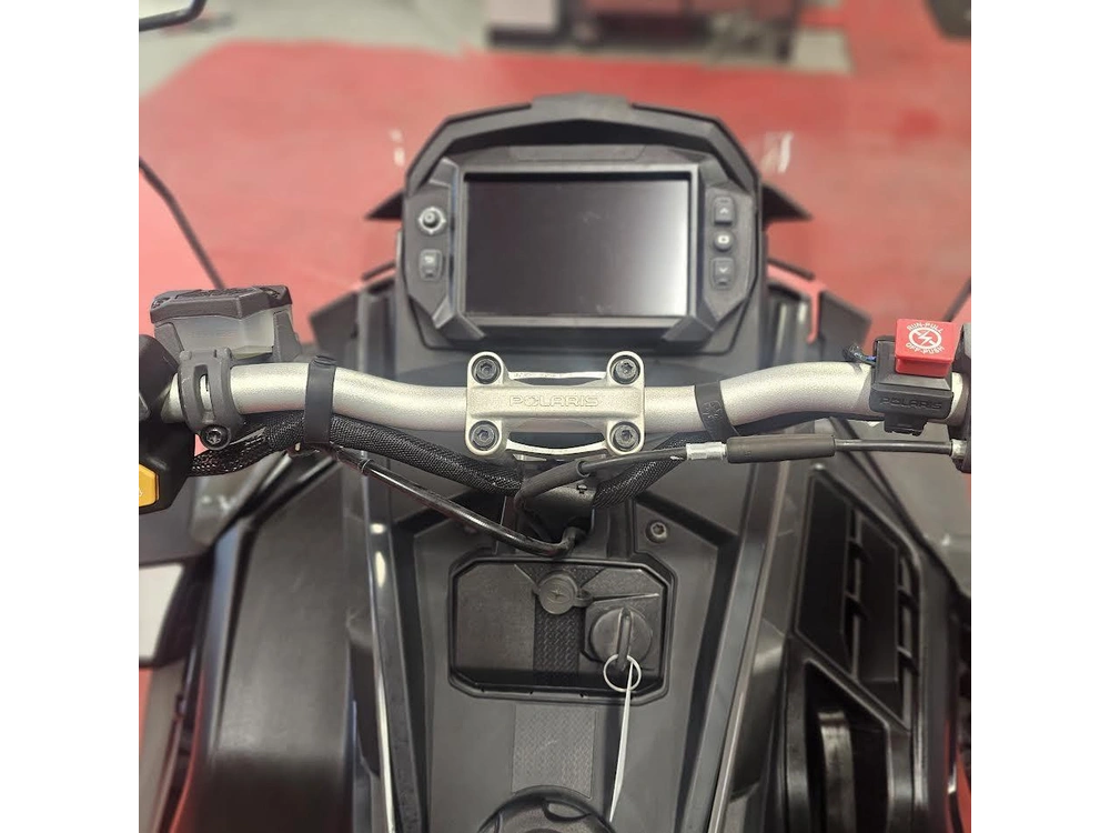 2025 Polaris 650 Indy Adventure 137 alt