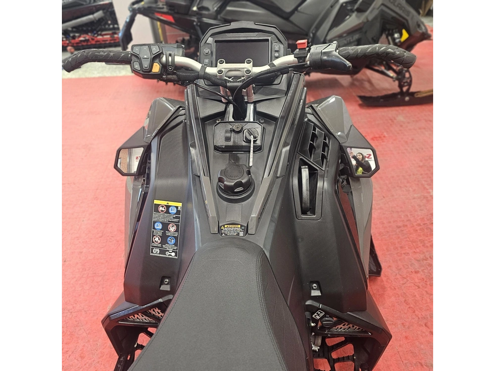 2024 Polaris 650 Indy Adventure 137 alt