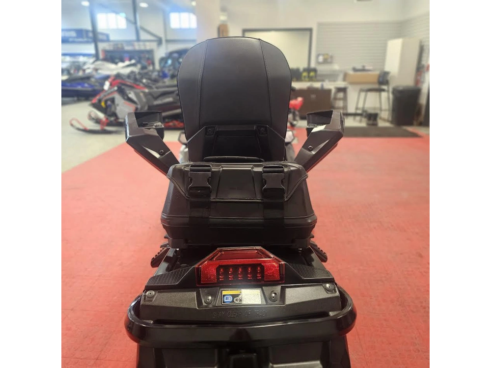 2025 Polaris 650 Indy Adventure 137 alt