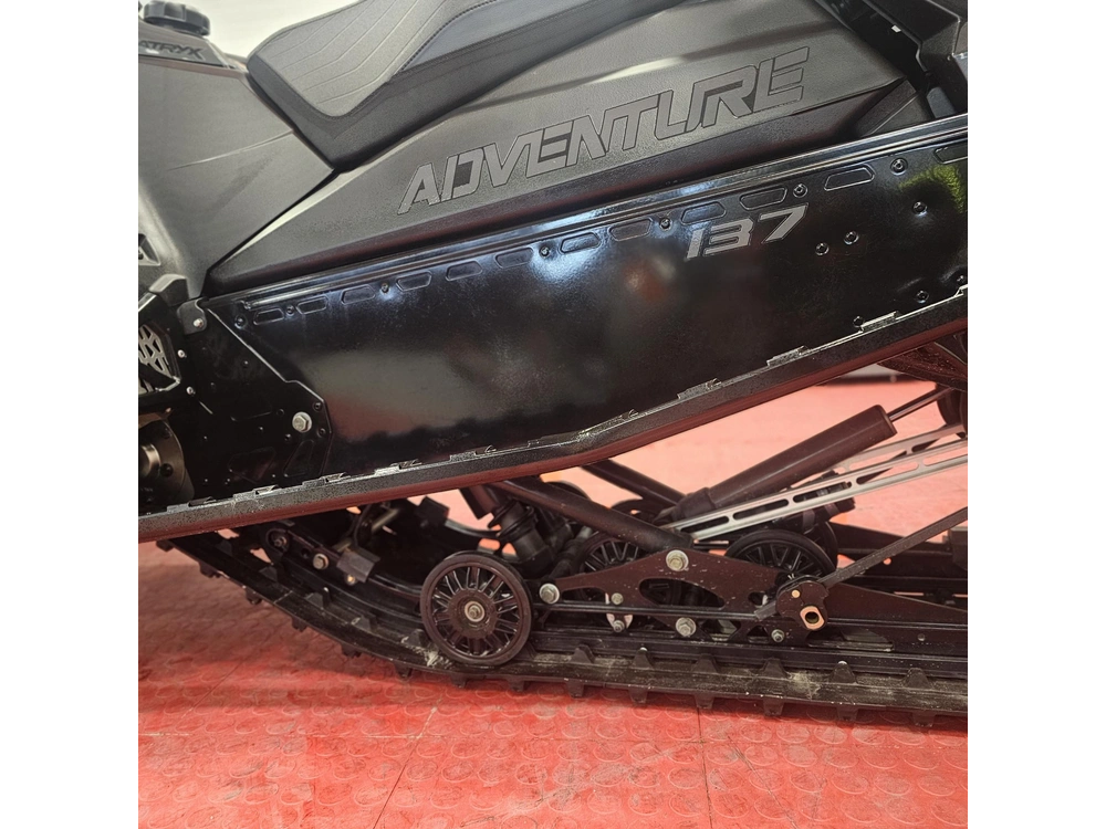 2024 Polaris 650 Indy Adventure 137 alt