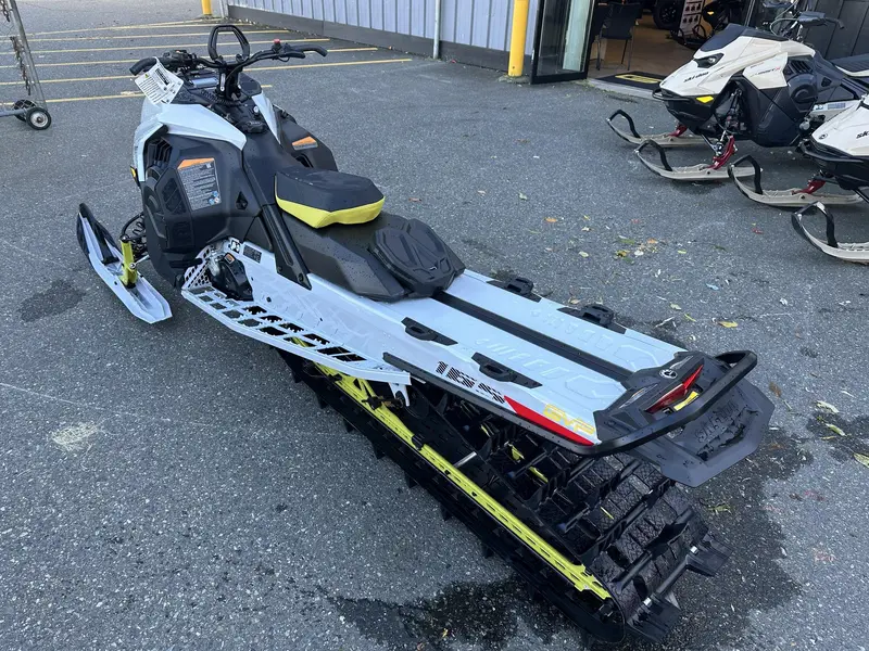 2025 Ski-Doo SUMMIT ADR W/ EDGE PKG 165 850 E-TEC POWDERMAX X-LIGHT FLEXEDGE 3.0" SHOT