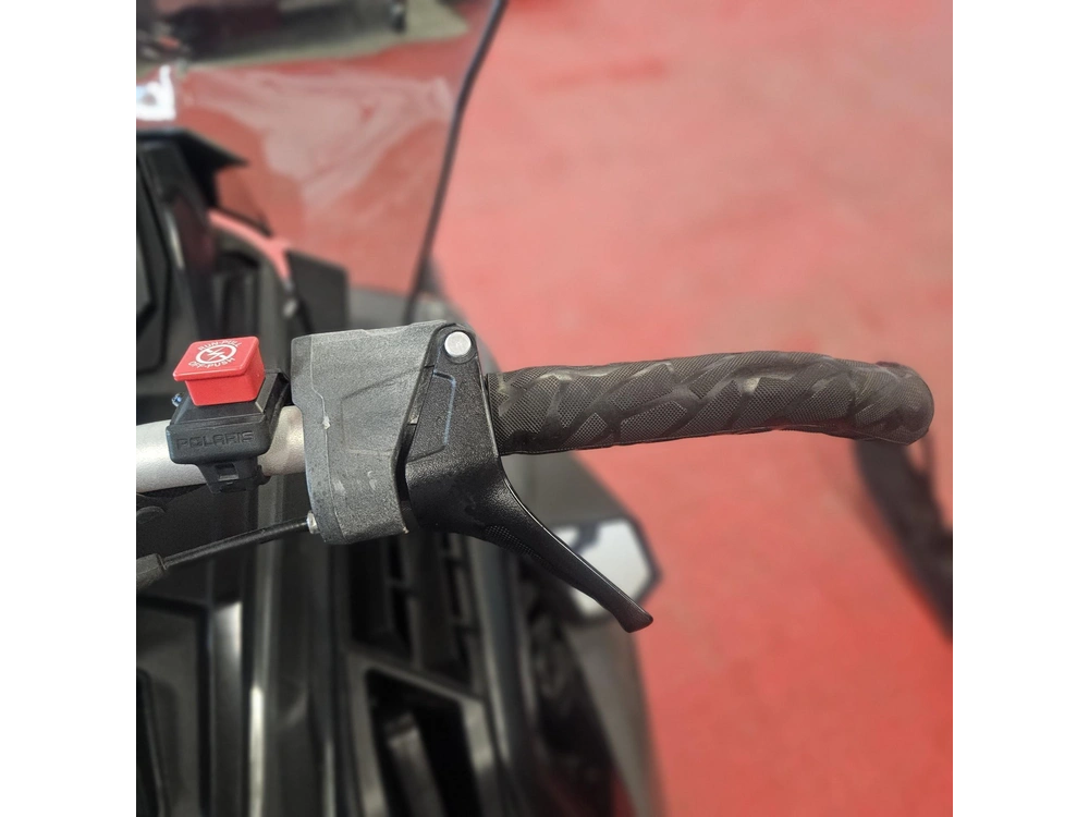 2025 Polaris 650 Indy Adventure 137 alt