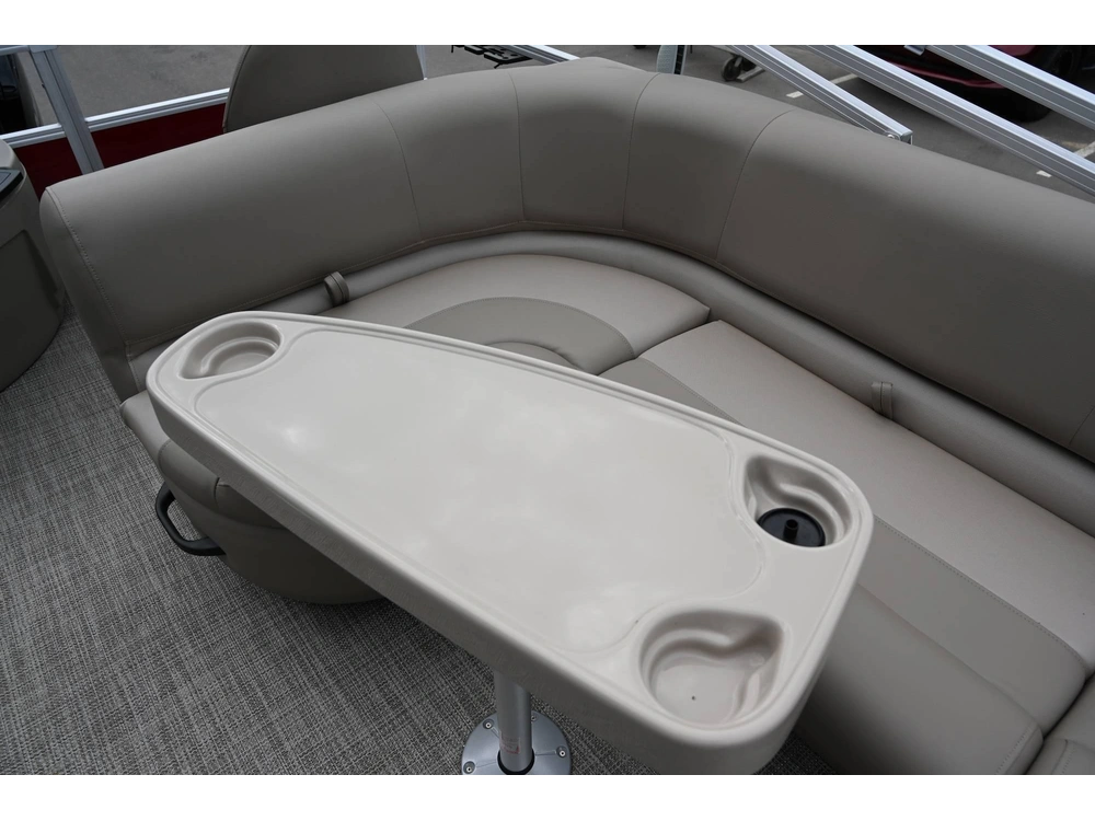 2024 Ranger Reata 200f Red Blk alt