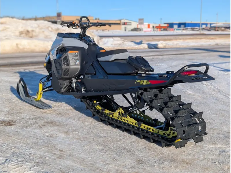 Ski-Doo SUMMIT ADR w/ EDGE Pkg 146 600R E-TEC PowderMax FlexEdge 2.5" SHOT 2026