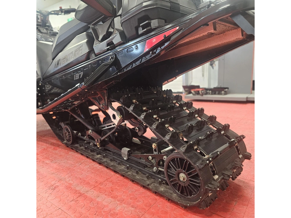 2024 Polaris 650 Indy Adventure 137 alt