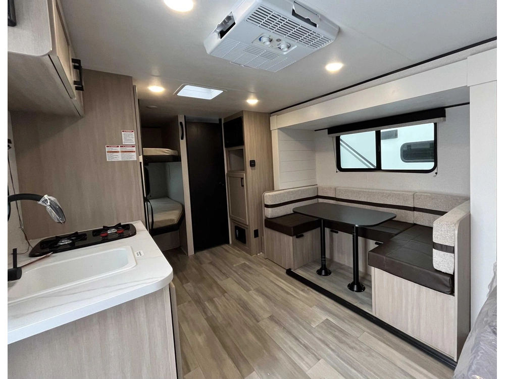 Heartland Prowler 1702dbs 2027 alt