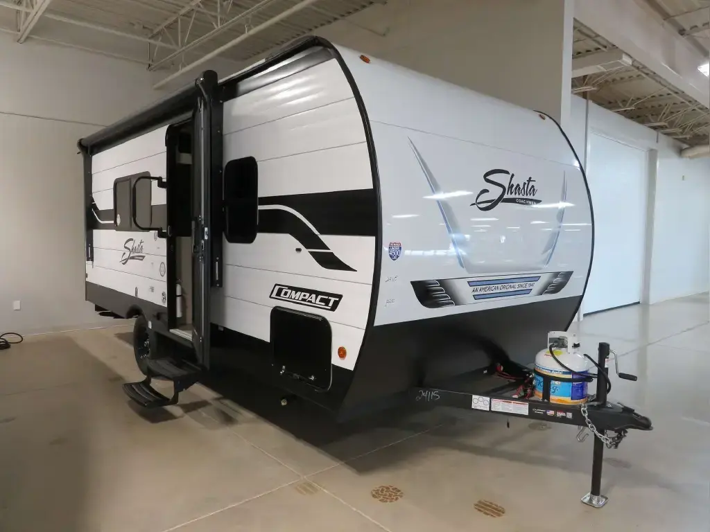 Coachmen Shasta Compact 18FQ  2026