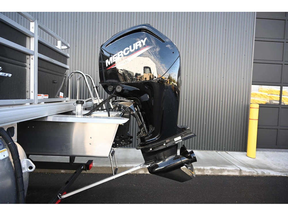 2025 Sun Tracker Fishin Barge 20 alt