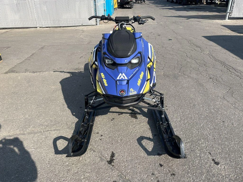 2025 Ski-doo Summit® X® 850 E-tec 154 Ss H_alt Powder 3.0_4.5 In_black alt