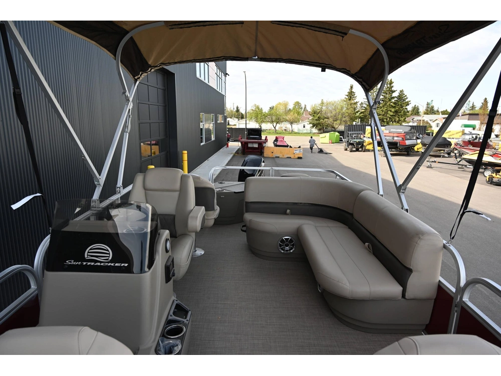 2025 Sun Tracker Bass Buggy 18 alt