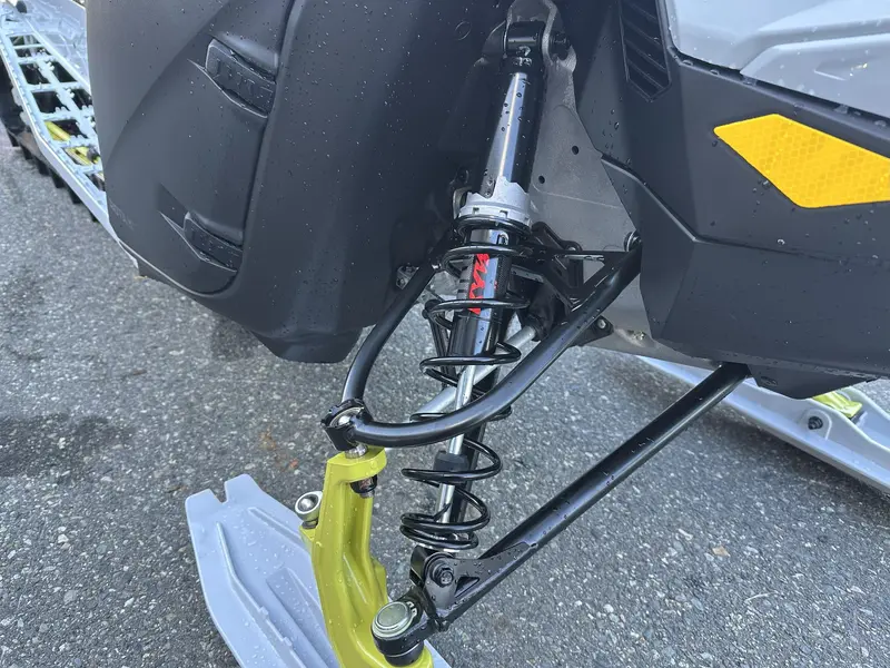 2025 Ski-Doo SUMMIT ADR W/ EDGE PKG 165 850 E-TEC POWDERMAX X-LIGHT FLEXEDGE 3.0" SHOT