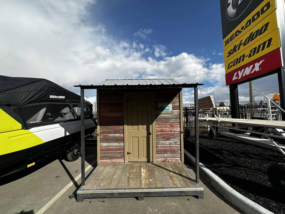 2016 Custom Cabin alt