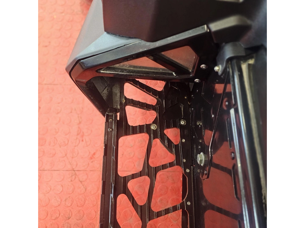 2025 Polaris 650 Indy Adventure 137 alt