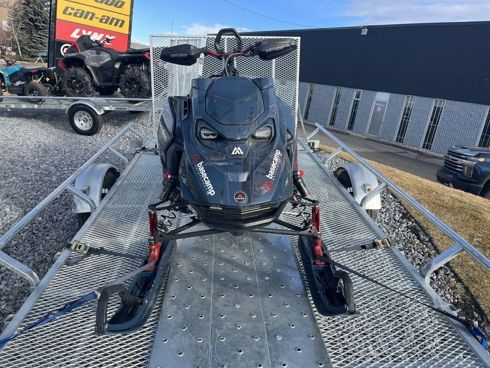 2025 Ski-doo Summit® X® With Expert Package 850 E-tec Turbo R 154 H_alt Powder 3.0_10.25 alt