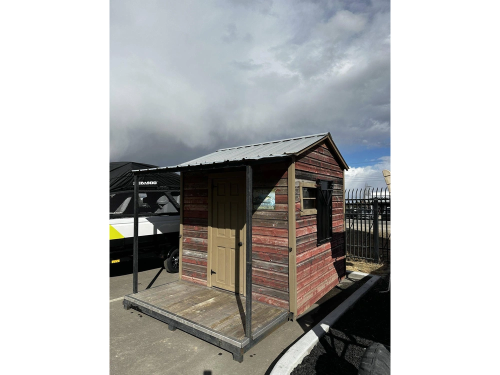 2016 Custom Cabin alt