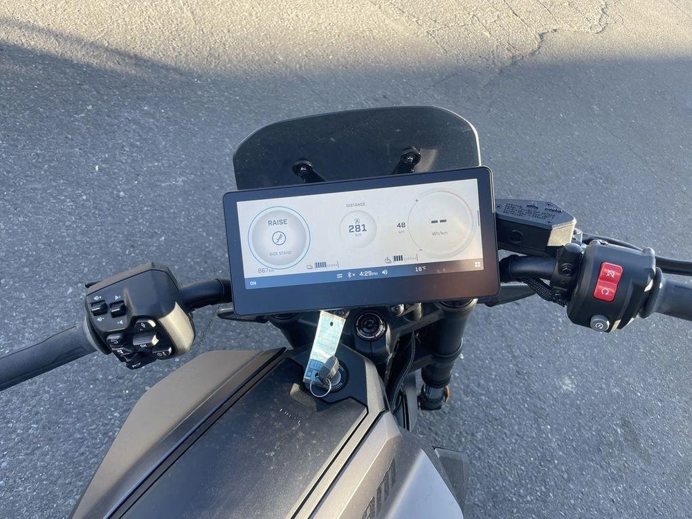 2025 Can-am Pulse Carbon Black alt