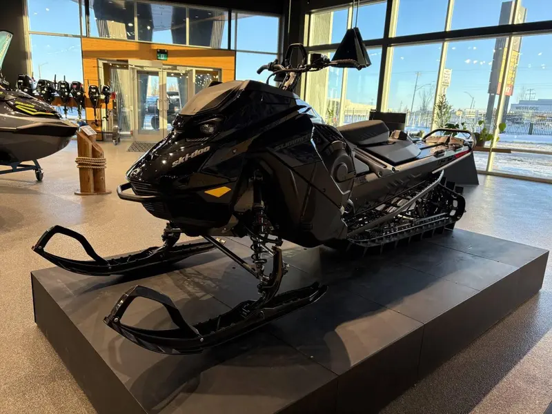 2026 Ski-Doo SUMMIT ADR w/ EDGE Pkg 154 850 E-TEC PowderMax X-Light FlexEdge 3.0" SHOT   -CGTF