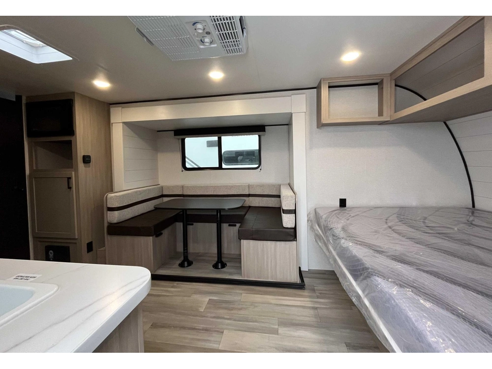 Heartland Prowler 1702dbs 2027 alt